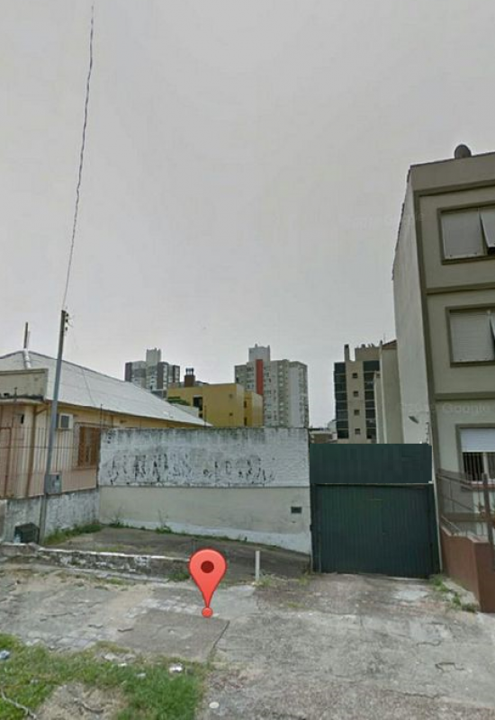 timo terreno 42,00 x 9,90, localizado prximo a avenida Bento Gonalves. Pode ser construido um prdio de seis andares. 