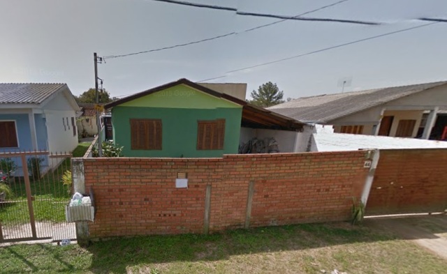 Casa de alvenaria no bairro Restinga em Porto Alegre, com 3 dormitrios, sala, cozinha, rea de servio, garagemsa alo de festas. terreno 10x30. Confira! 